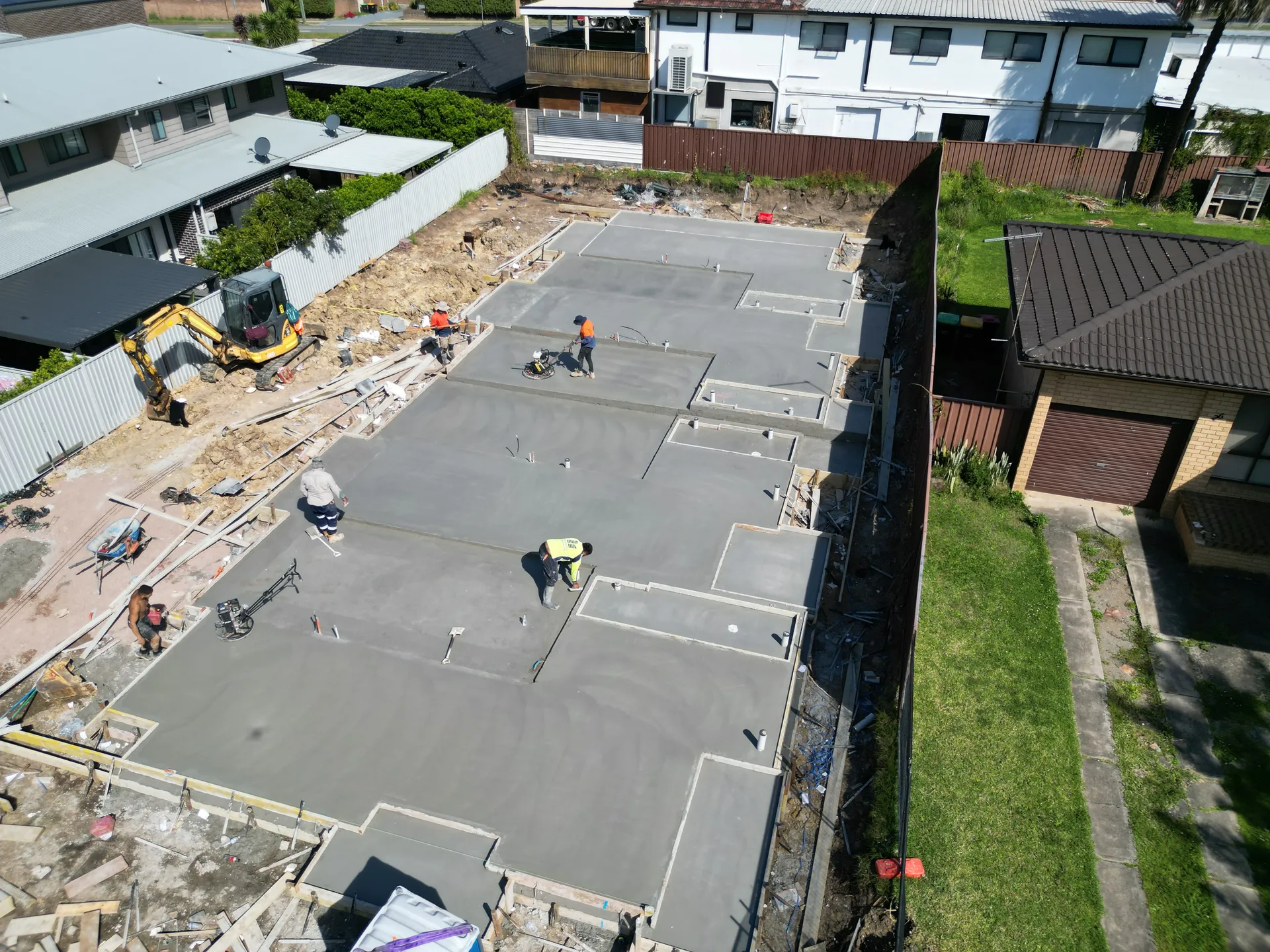 Large triplex house slab pour with full crew — Allara Concreting Sydney